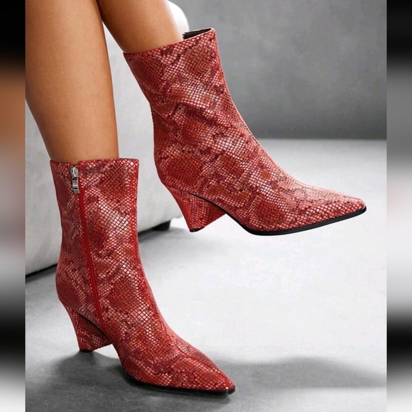 Pointed Toe Asymmetric Heel Sexy Eyecatching Versatile Wine Red Textured Boots - Picture 1 of 5